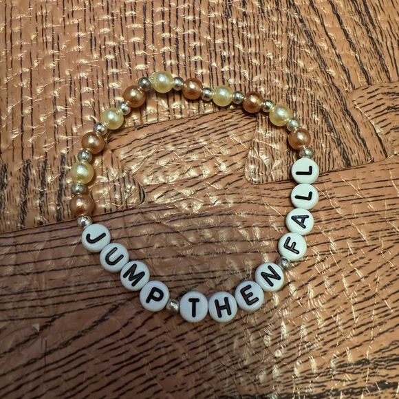 Fearless-inspired Taylor Swift friendship bracelets - Picture 4 of 6